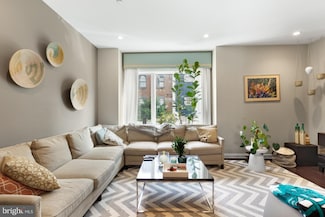 211 Brown St Unit 2, Philadelphia, PA 19123