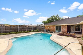 4945 Chilton Dr, Dallas, TX 75227