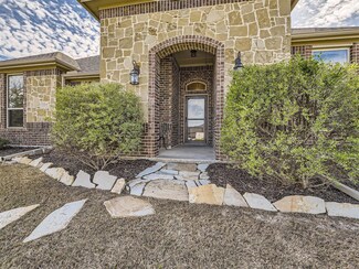 101 Treetop Dr, Fort Worth, TX 76126