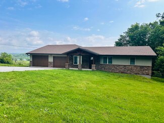1301 Sanders Rd, Kissee Mills, MO 65680