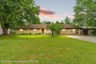 918 Bon Air Rd, Lansing, MI 48917