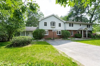 11 Robin Dr, Hudson, NH 03051