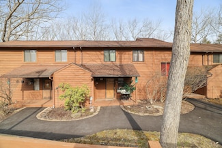 123 Meadow View Ct, Bushkill, PA 18324