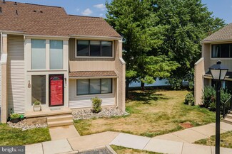 18 Tulip Ct, Mount Laurel, NJ 08054