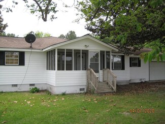 3894 Cl Moore Rd, Valdosta, GA 31606