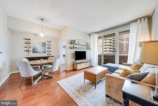 880 N Pollard St Unit 1021, Arlington, VA 22203