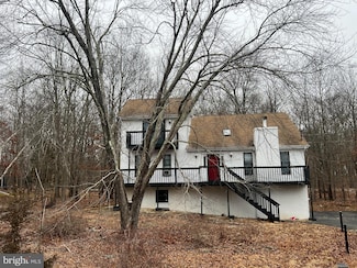 1076 Lancaster Dr, Bushkill, PA 18324