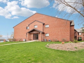 N58W23833 Hastings Ct Unit 703, Sussex, WI 53089