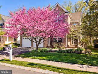 43 Andover Dr, Kendall Park, NJ 08824