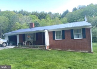 1006 Simmons Mountain Rd, Sugar Grove, WV 26815