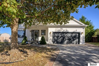 18626 Holmes Cir, Omaha, NE 68135
