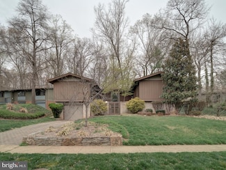 8712 Mary Lee Ln, Annandale, VA 22003