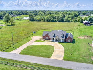 420 NW 5th St, Pryor, OK 74361