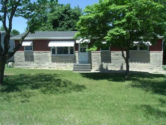 903 E Culver Rd, Knox, IN 46534