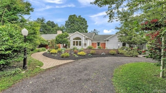 28 Highland Dr, East Aurora, NY 14052