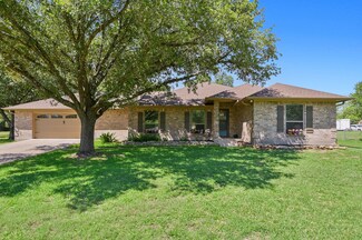 2002 Pinewood Dr, Bryan, TX 77807