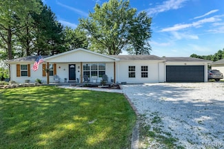84 Pinewood Dr, Winfield, MO 63389