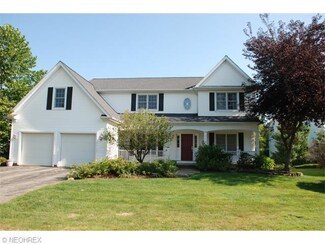 152 Holly Ln, Chagrin Falls, OH 44022