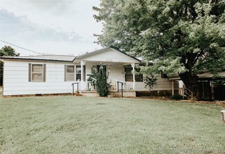 609 E Vinita Ave, Sulphur, OK 73086