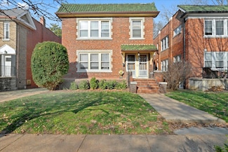 1027 Commodore Dr, Saint Louis, MO 63117
