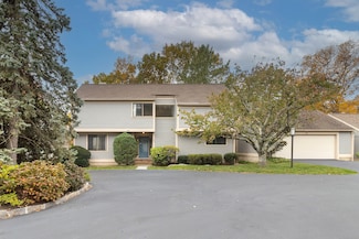 626 W Lyon Farm Dr, Greenwich, CT 06831