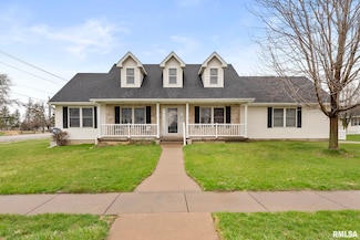 102 Dolan Dr, Blue Grass, IA 52726