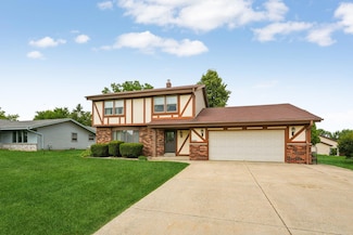 15170 W Kingsway Dr, New Berlin, WI 53151