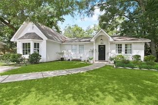 1619 S Jahncke Ave, Covington, LA 70433