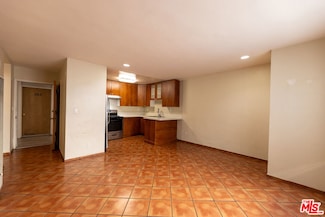 947 S Westmoreland Ave Unit 207, Los Angeles, CA 90006