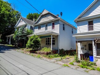 21 Grove St, Carbondale, PA 18407