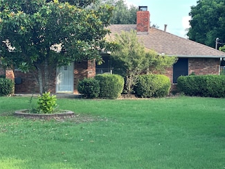 1614 Tenderfoot Ln, Desoto, TX 75115