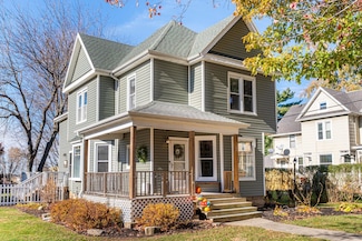 705 Paddock Ave, Ashton, IL 61006