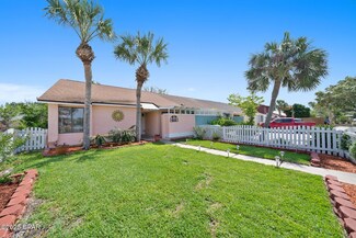 8522 N Lagoon Dr, Panama City, FL 32408