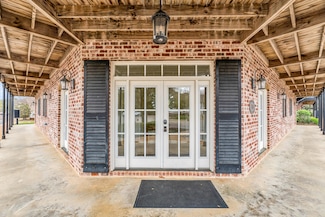 300 River Rd, Starkville, MS 39759