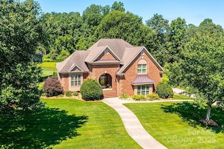 1083 Fox Chase Dr, Newton, NC 28658