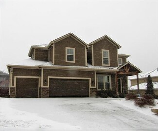 864 Ridge Dr, Lansing, KS 66043