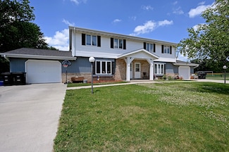 318 Frederick Ct, Oconomowoc, WI 53066