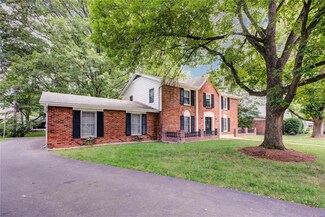 411 Flanders Dr, Saint Louis, MO 63122