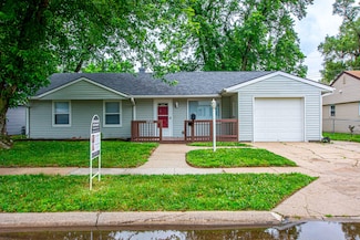 1205 Mayper Dr, Carter Lake, IA 51510