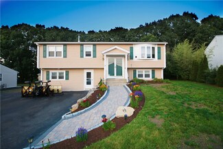 19 Country View Dr, Johnston, RI 02919