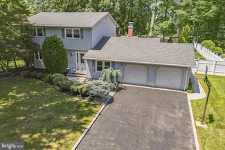 22 Woodland Dr, East Windsor, NJ 08520