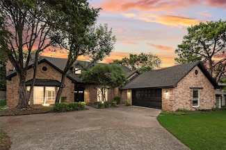 811 Cobblestone Ct, Cedar Hill, TX 75104