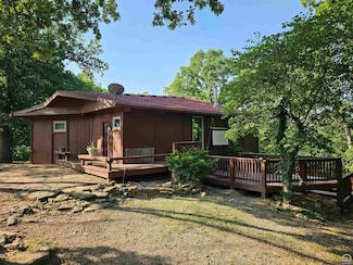 8827 Greenwood Ave, Ozawkie, KS 66070