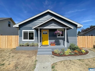 527 W 13th St, Port Angeles, WA 98362