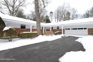 23 Springwood Manor Dr, Albany, NY 12211