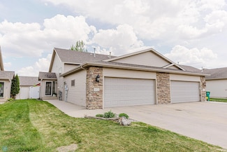 1873 6th St W, West Fargo, ND 58078