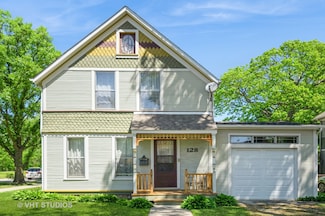 128 Forest Ave, Riverside, IL 60546