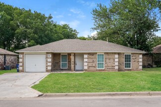 303 West Ct, Glenn Heights, TX 75154