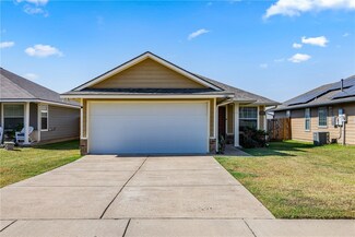 1295 Cottage Grove Cir, Bryan, TX 77801