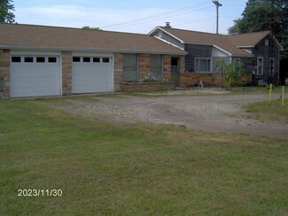 701 E Hoffman St, Three Rivers, MI 49093